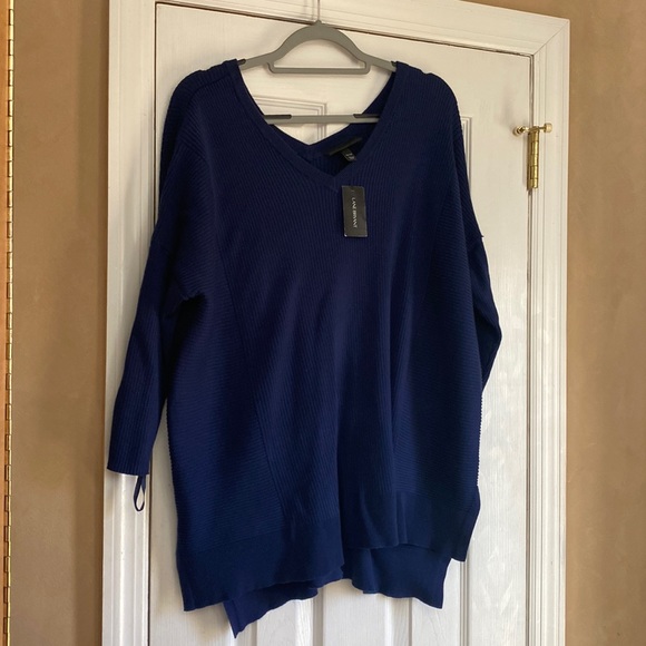 NWT Lane Bryant navy V-neck top size 18/20 - Picture 1 of 4